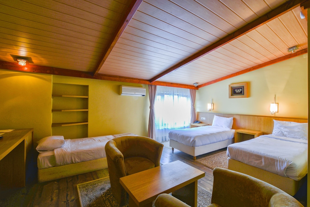 Hotel Lirak 24/50