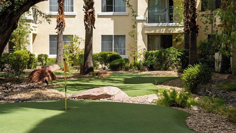 Club De Soleil All-Suite Resort 38/44
