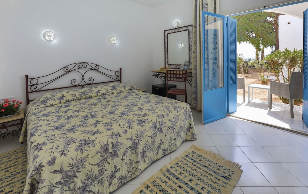 Hari Club Beach Resort 36/103