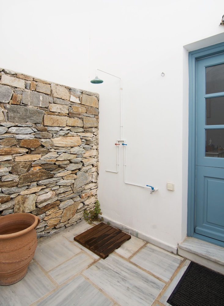 SERIFOS BEACH HOTEL 42/50