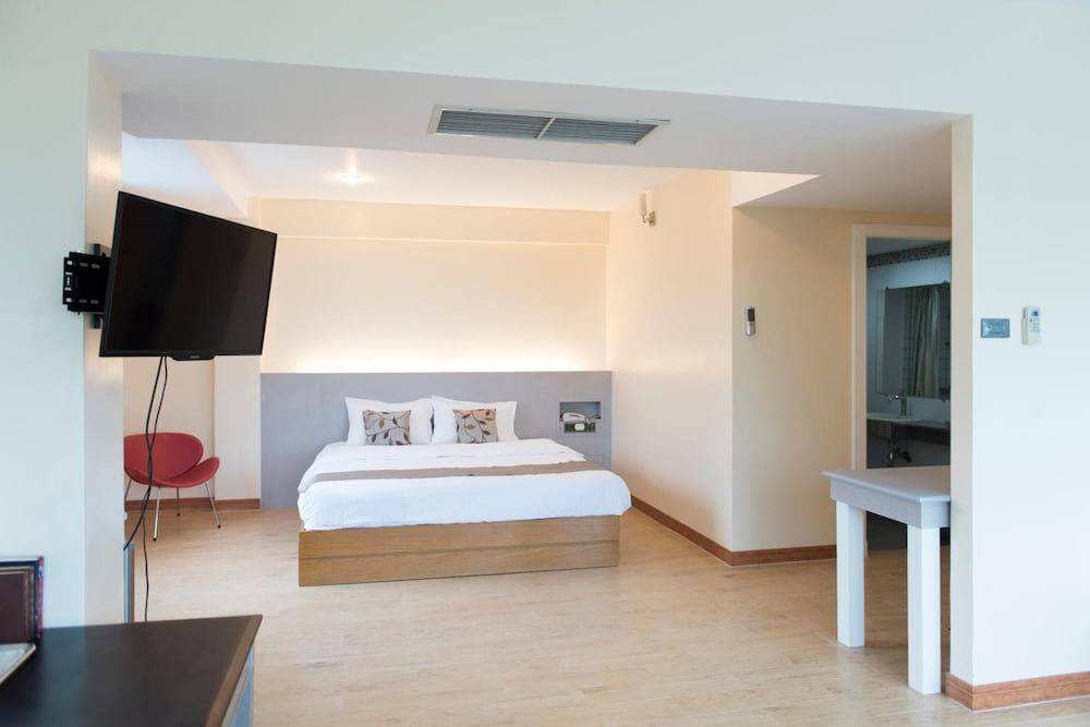 K.S. Pavilion Hotel 23/50