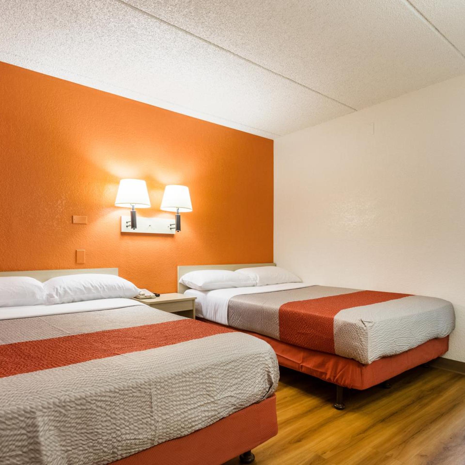 Deluxe, Quadruple, Motel6 Tempe, AZ – Phoenix Airport – Priest Dr 4/7