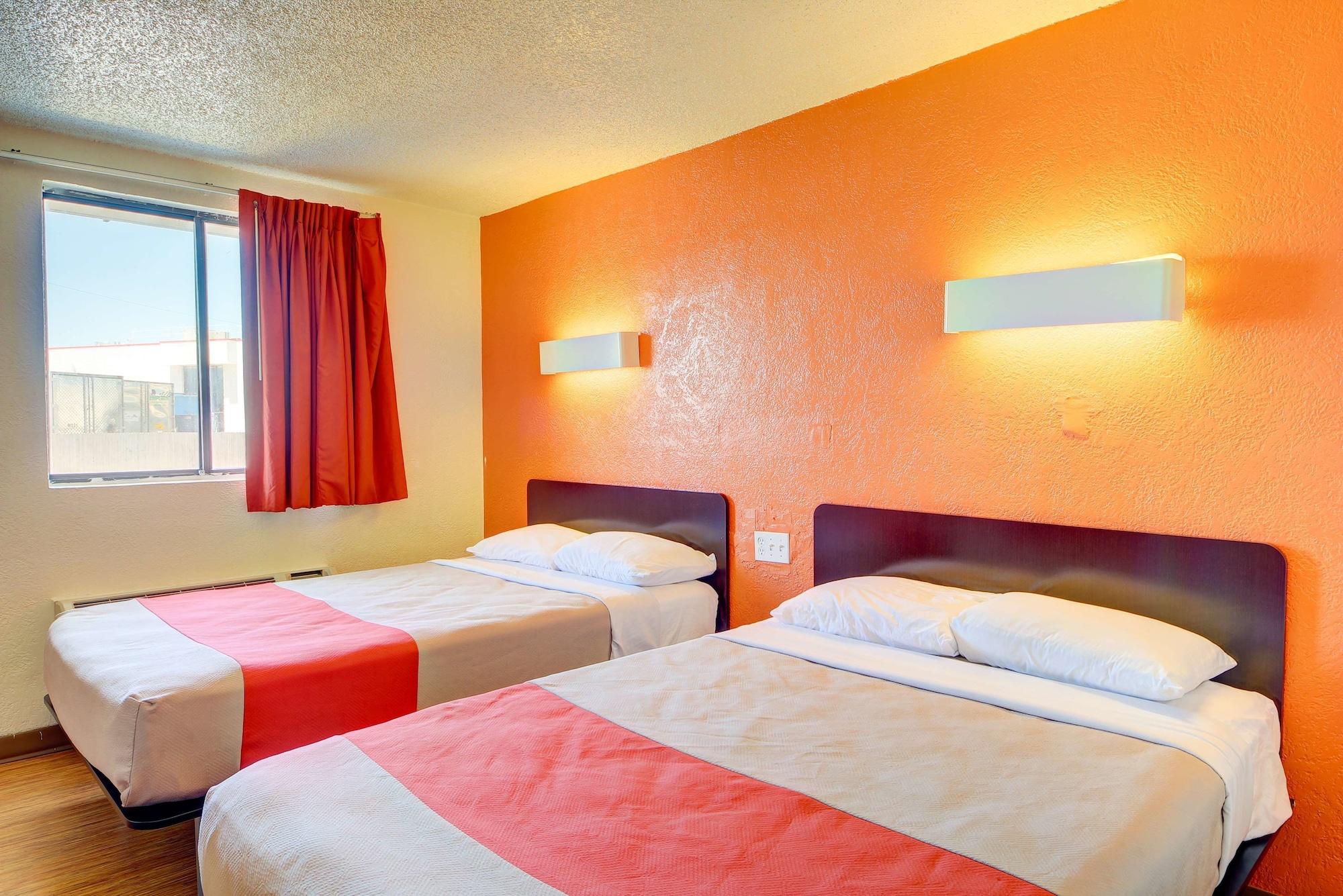 Economy Hotel Plus (ex Motel 6 Oklahoma City North Frontier City) 13/31