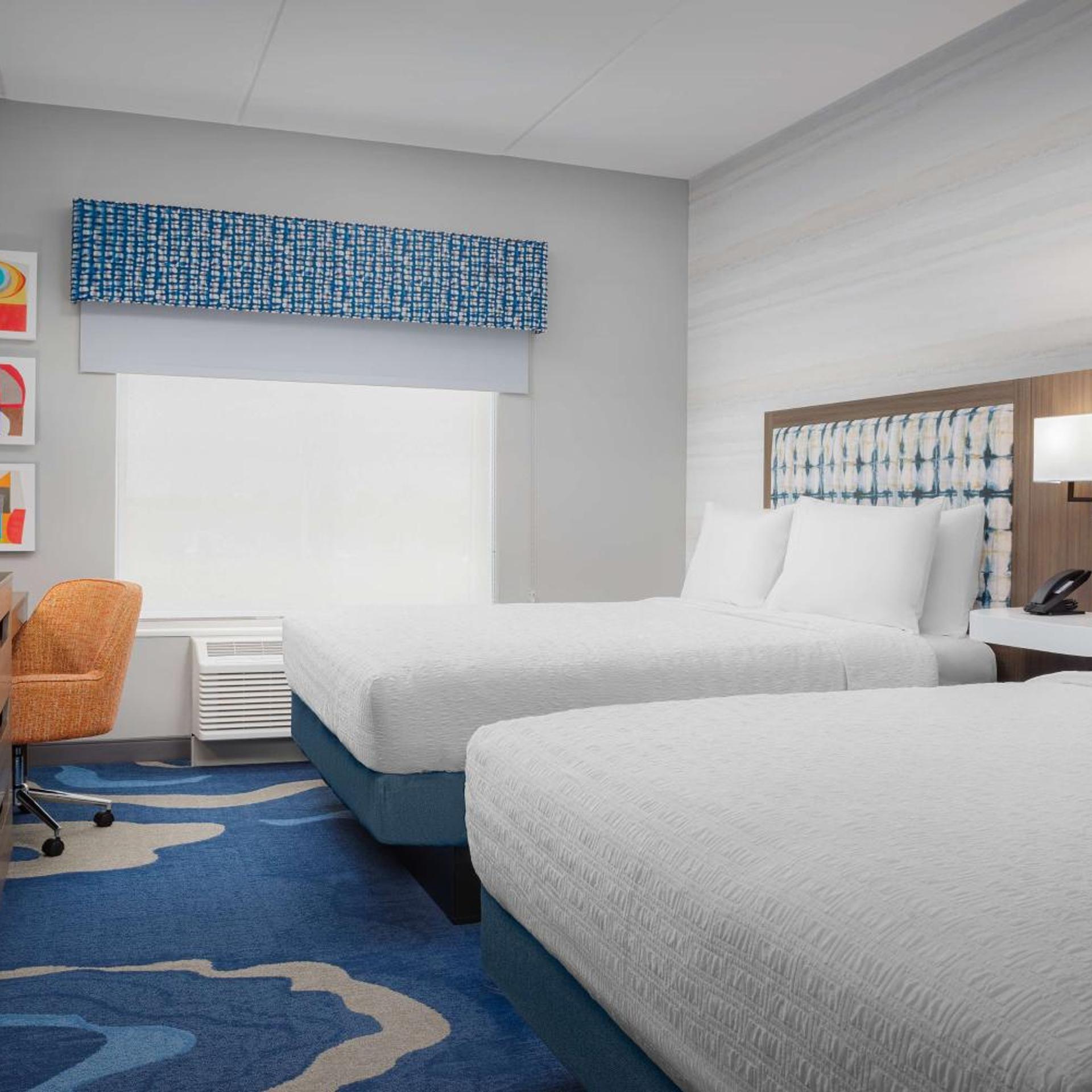 Room, 2 Queen Beds, Water View