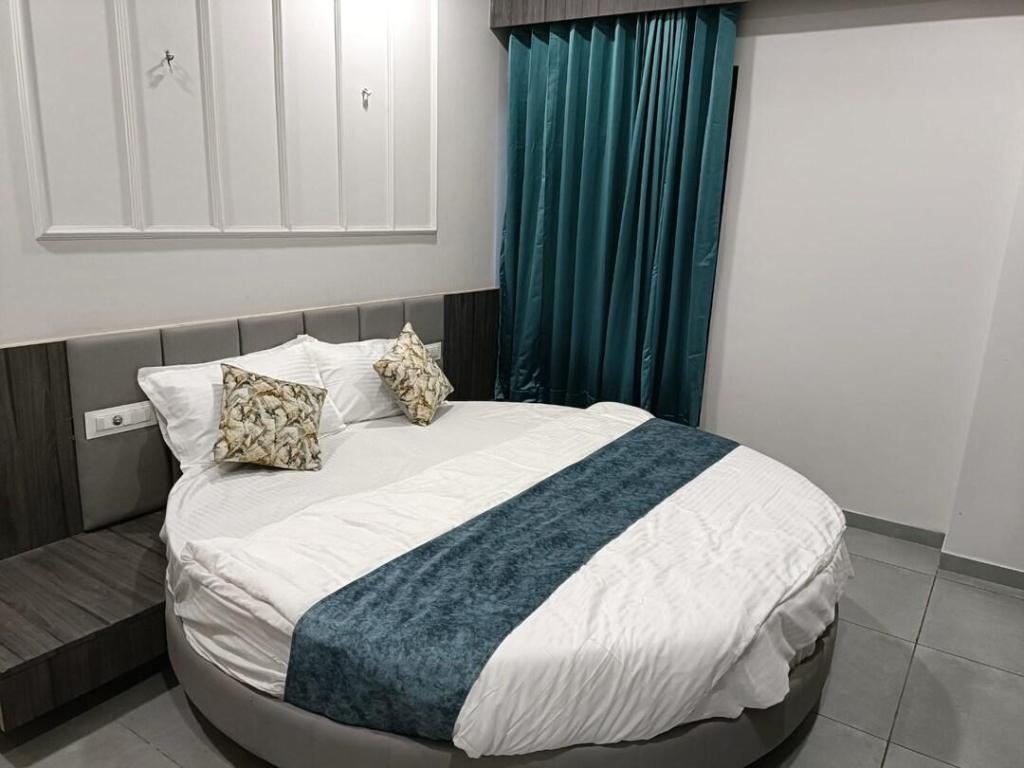 Hotel Sweet Time Restaurant Banquet and Rooms 20/27