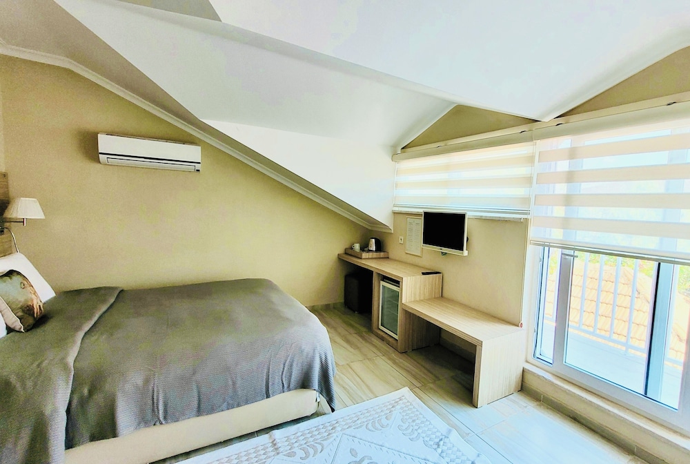 BIG, DOUBLE BED, ATTIC