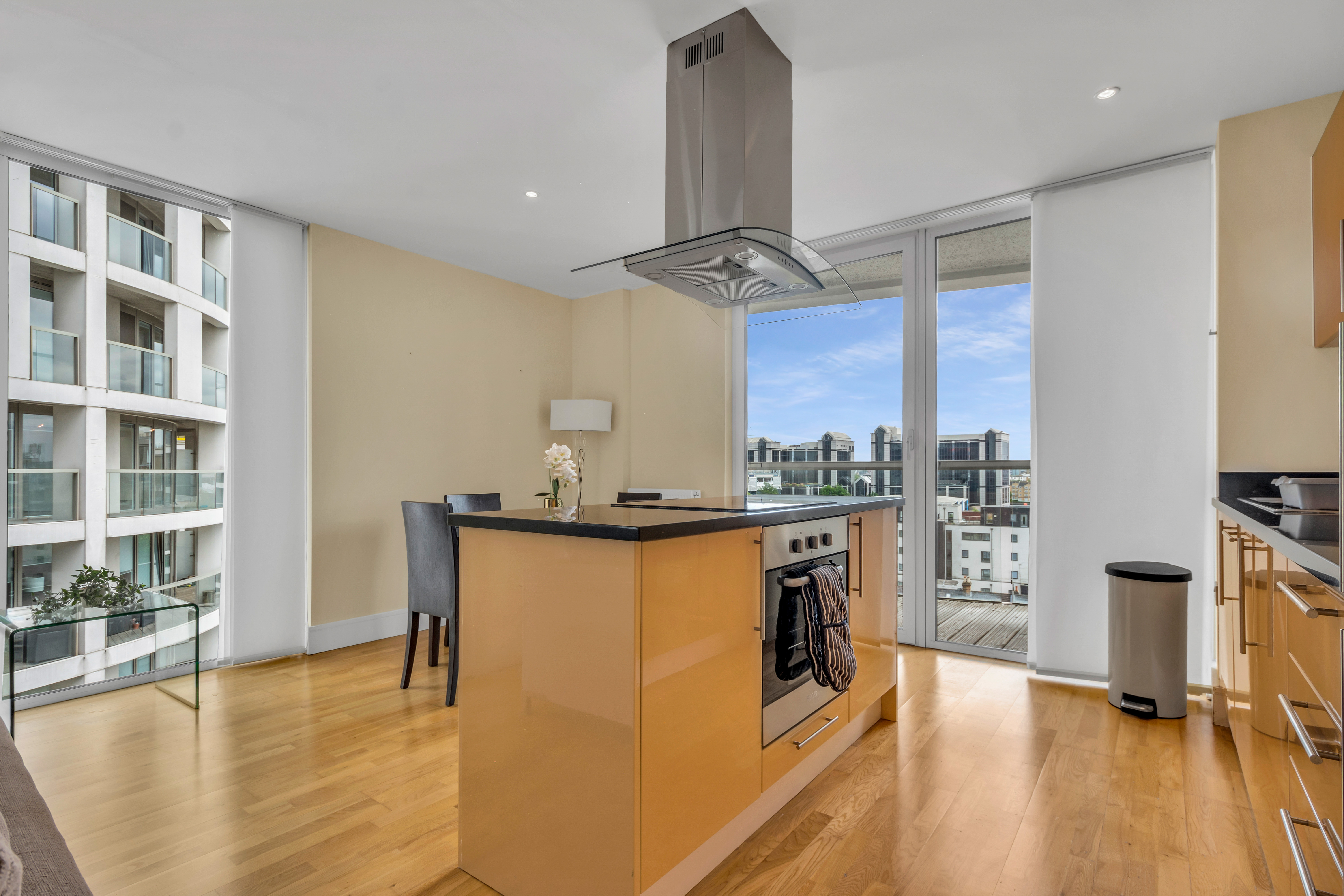 Luxurious Lanterns Court Two-Bedrooms Apartments 5/50