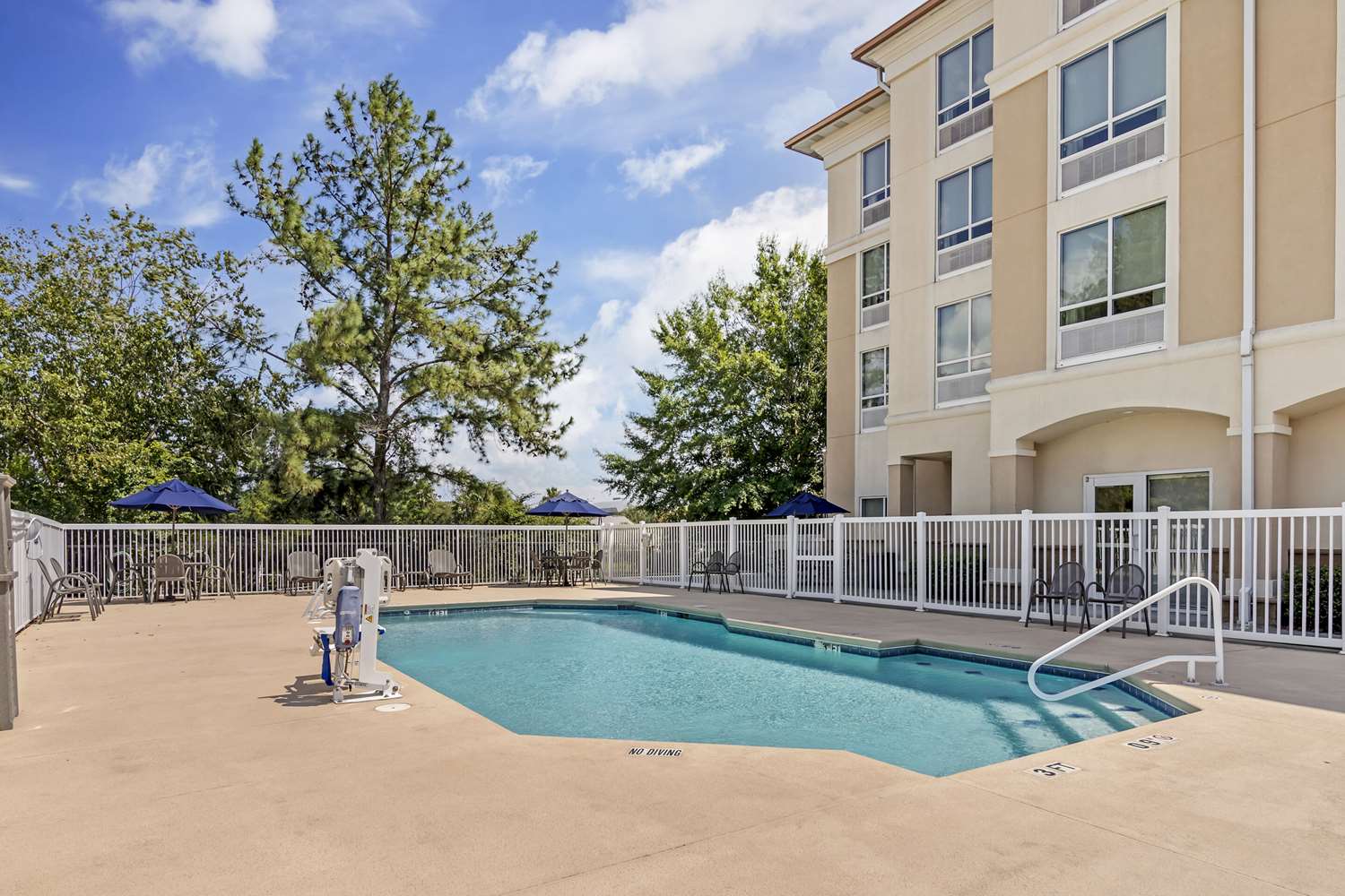 Comfort Suites Valdosta Mall Area 43/45