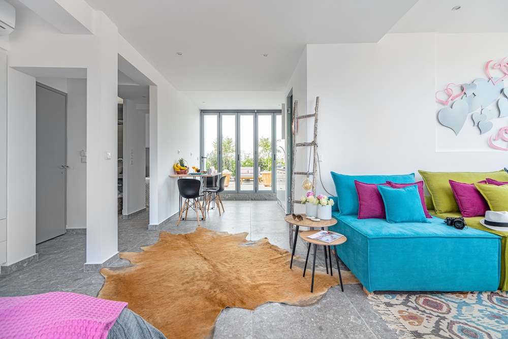 Mythos Luxury Suites 32/50