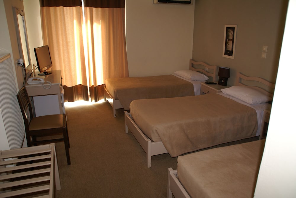 Yria Hotel 37/78