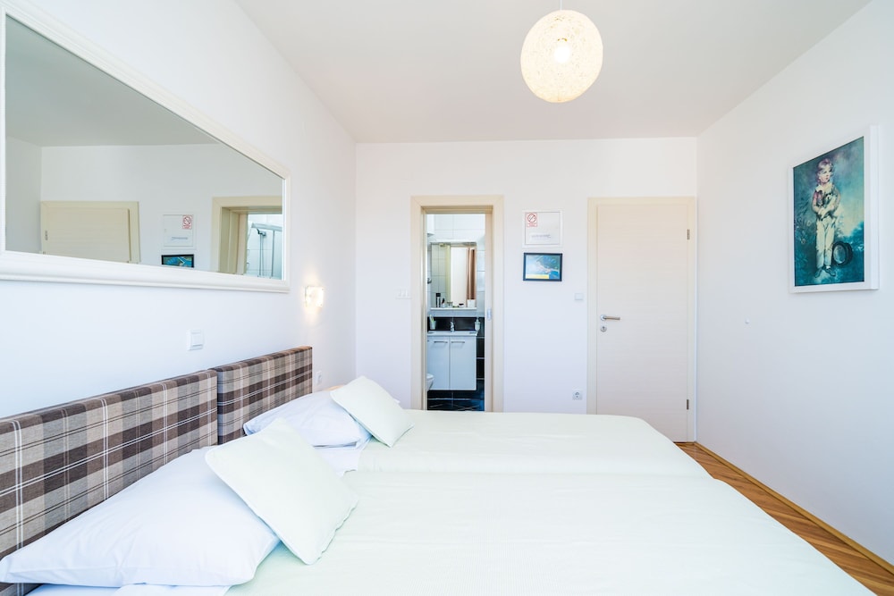 Jele Rooms 19/50