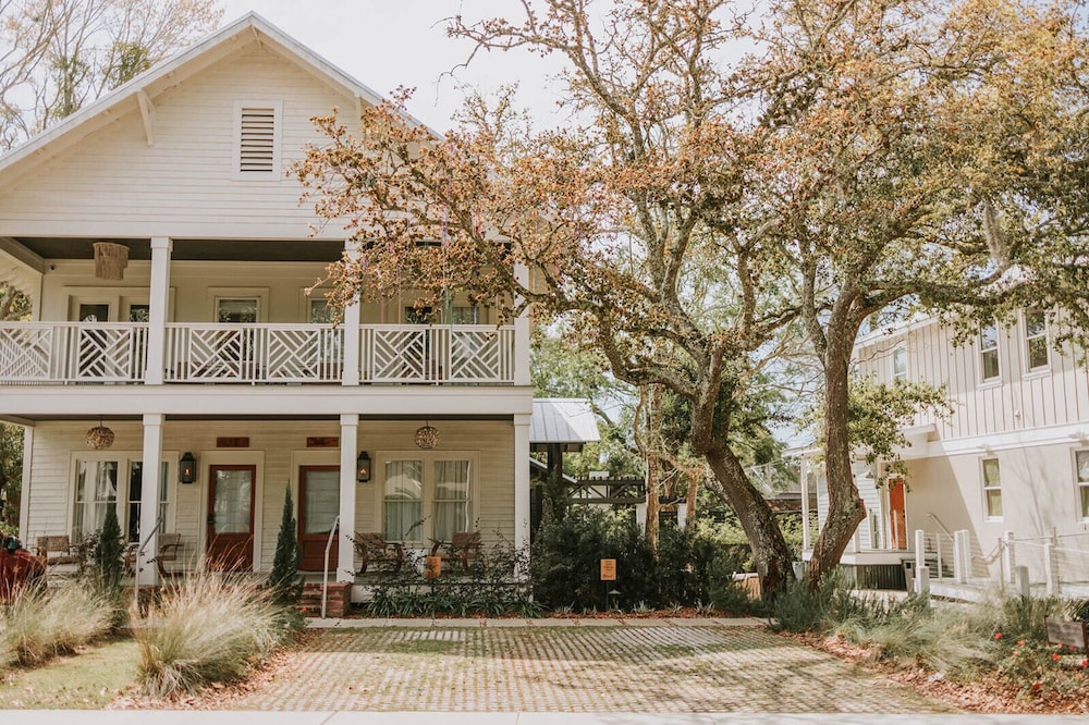 The Roost Ocean Springs 4/64