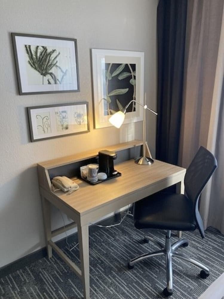 Country Inn & Suites by Radisson, Galena, IL 57/67