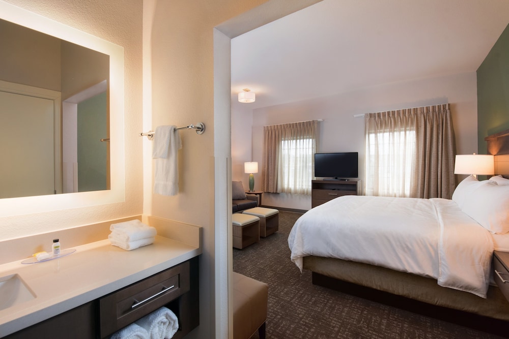 Staybridge Suites Wisconsin Dells - Lake Delton 17/58