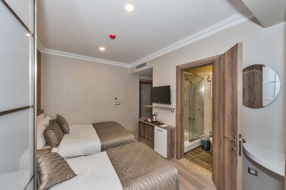 Alphonse Hotel 27/50