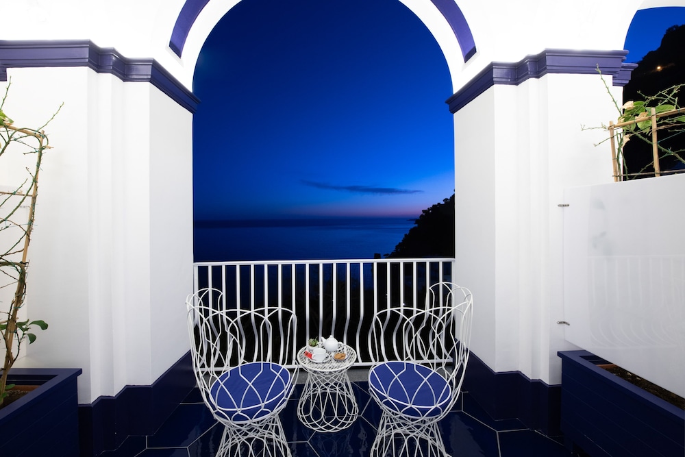Imperati Suites 1/33