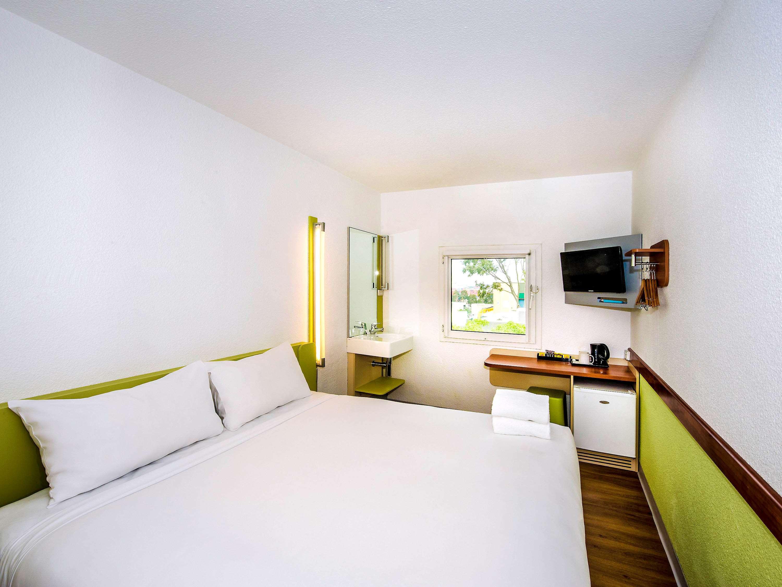 Room, Queen Bed