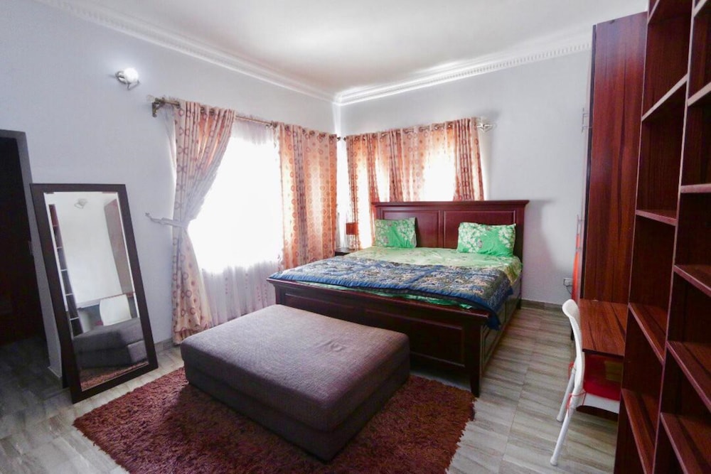 4 BEDROOMS, APARTMENT