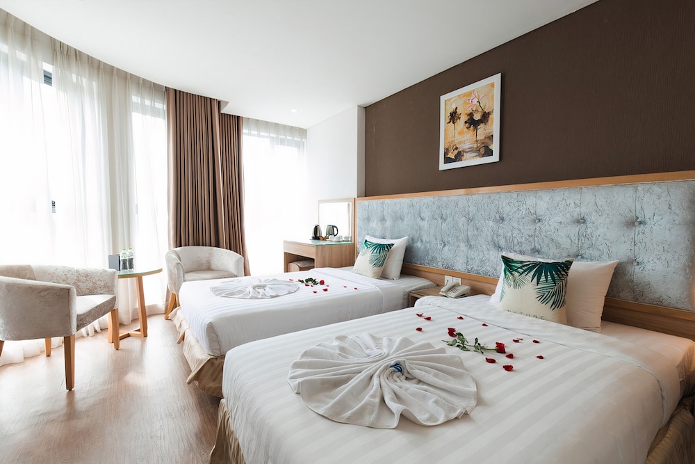 DELUXE, TWIN BEDS
