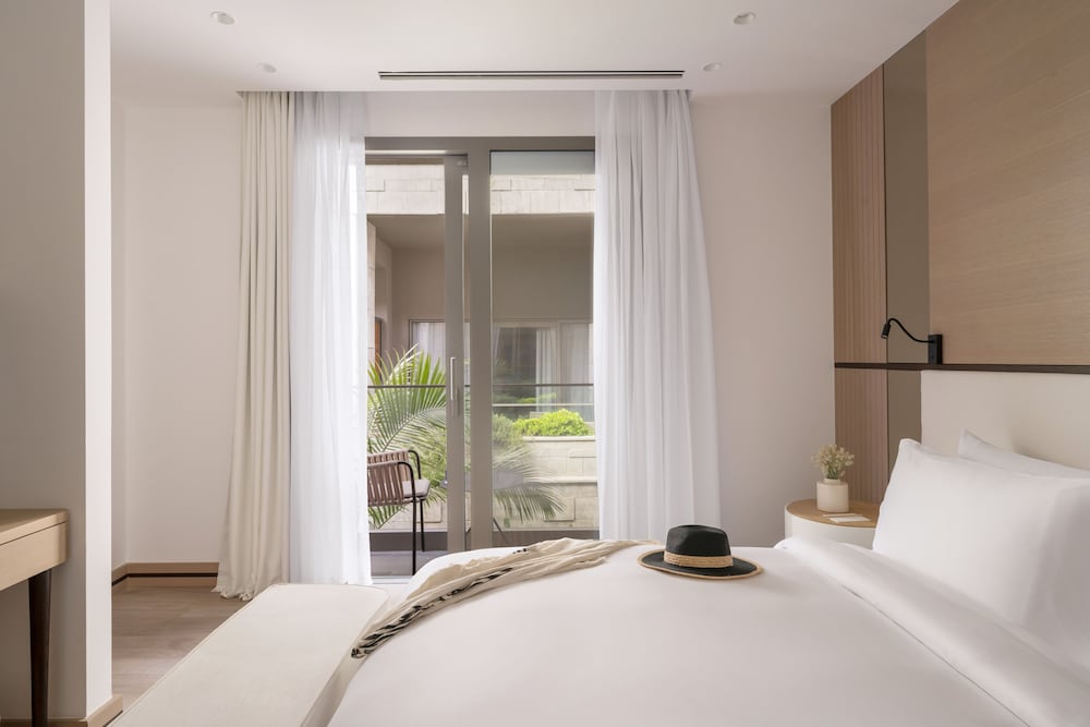 DELUXE, MULTIPLE BEDS, GARDEN VIEW