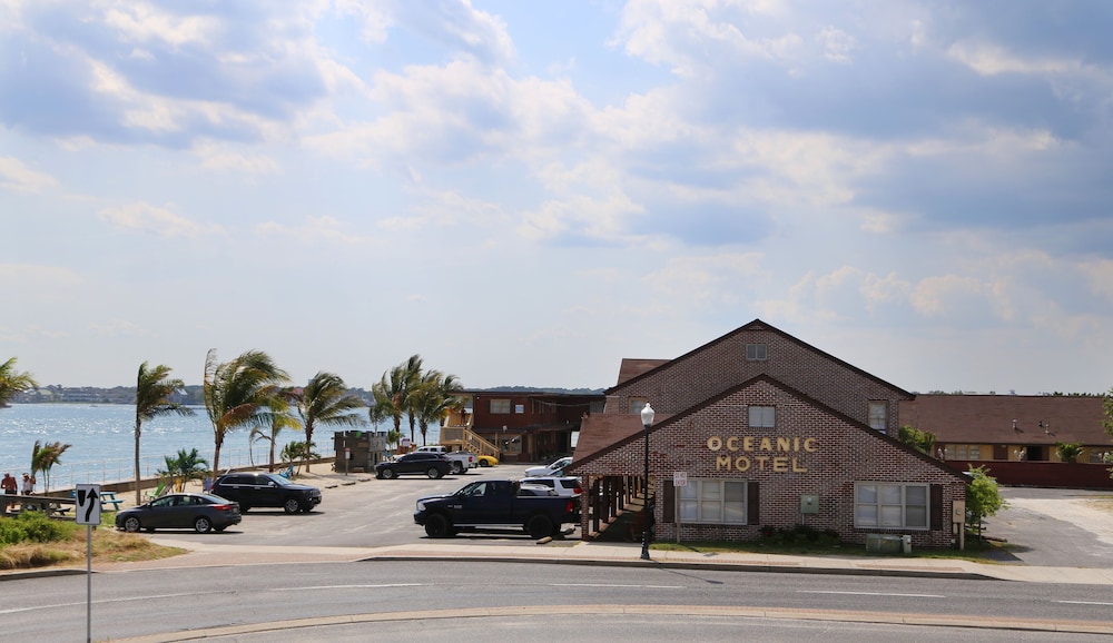 Oceanic Motel 24/46