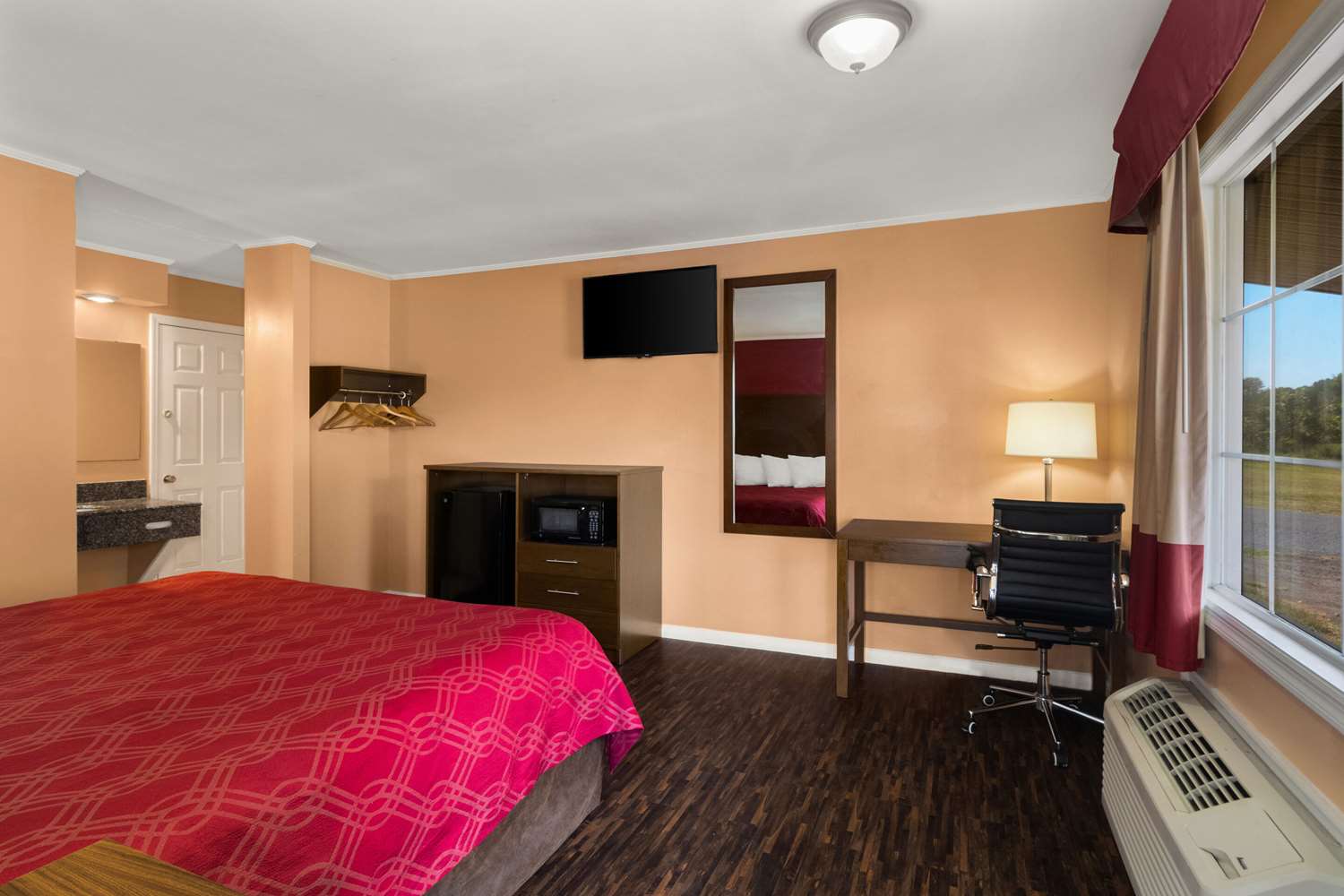Econo Lodge Cornersville I-65 15/46
