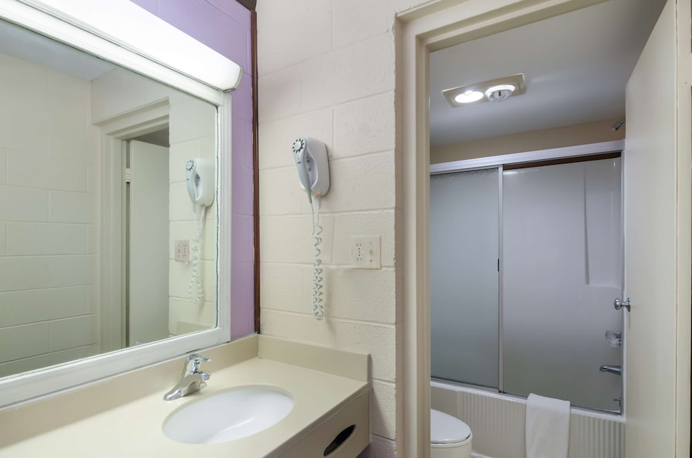 Americas Best Value Inn Wytheville 15/36