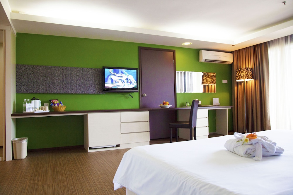 DAMAI BEACH RESORT 11/63