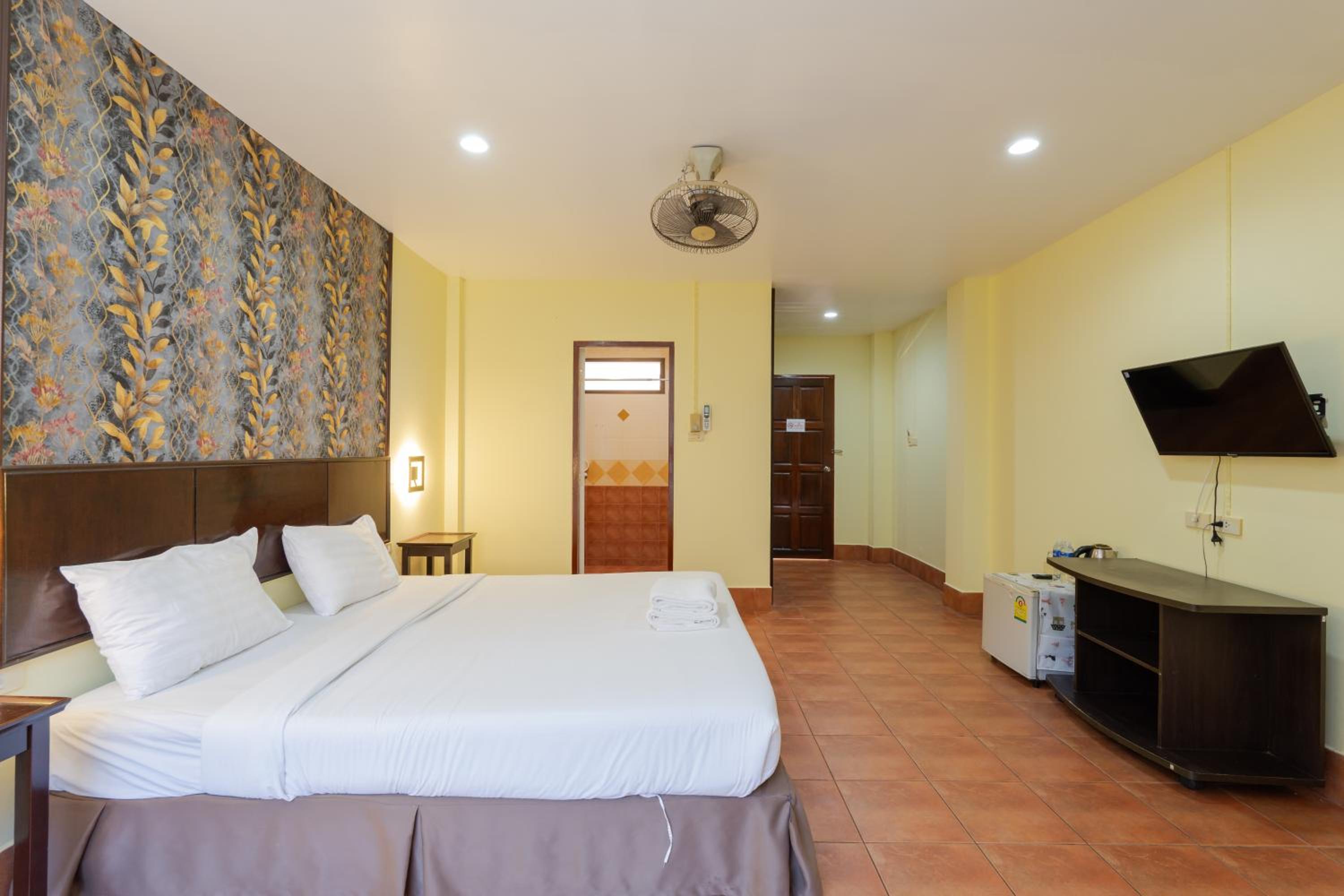 غرفة قياسية بسرير مزدوج