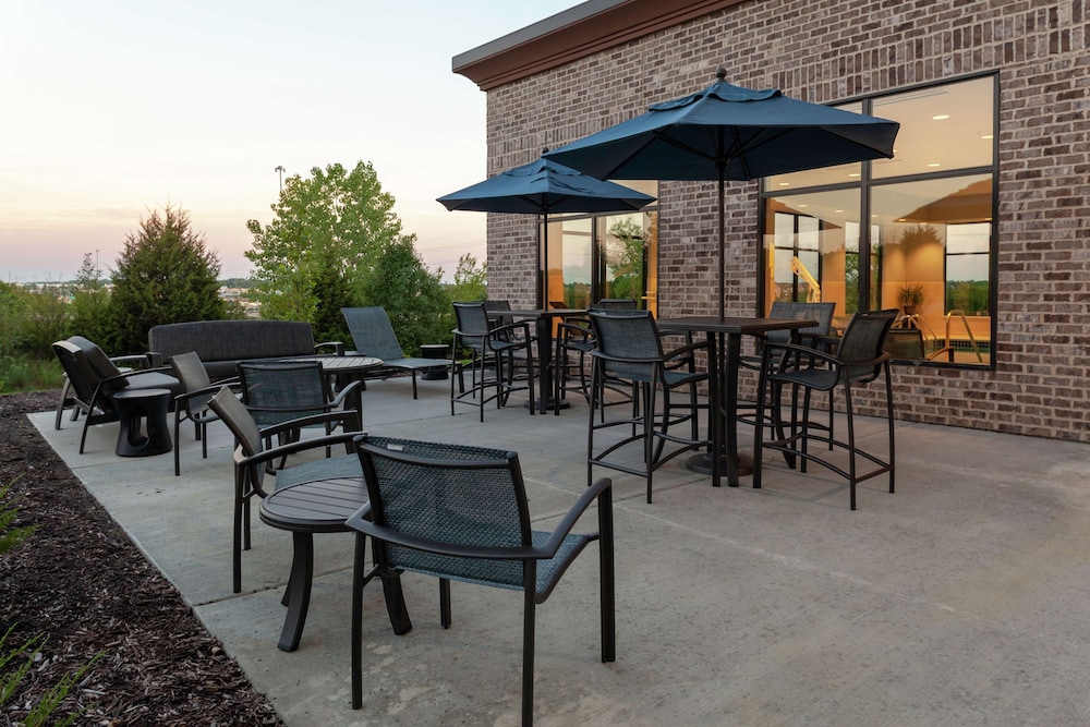 Hampton Inn Suites Overland Park South Ks 30/44