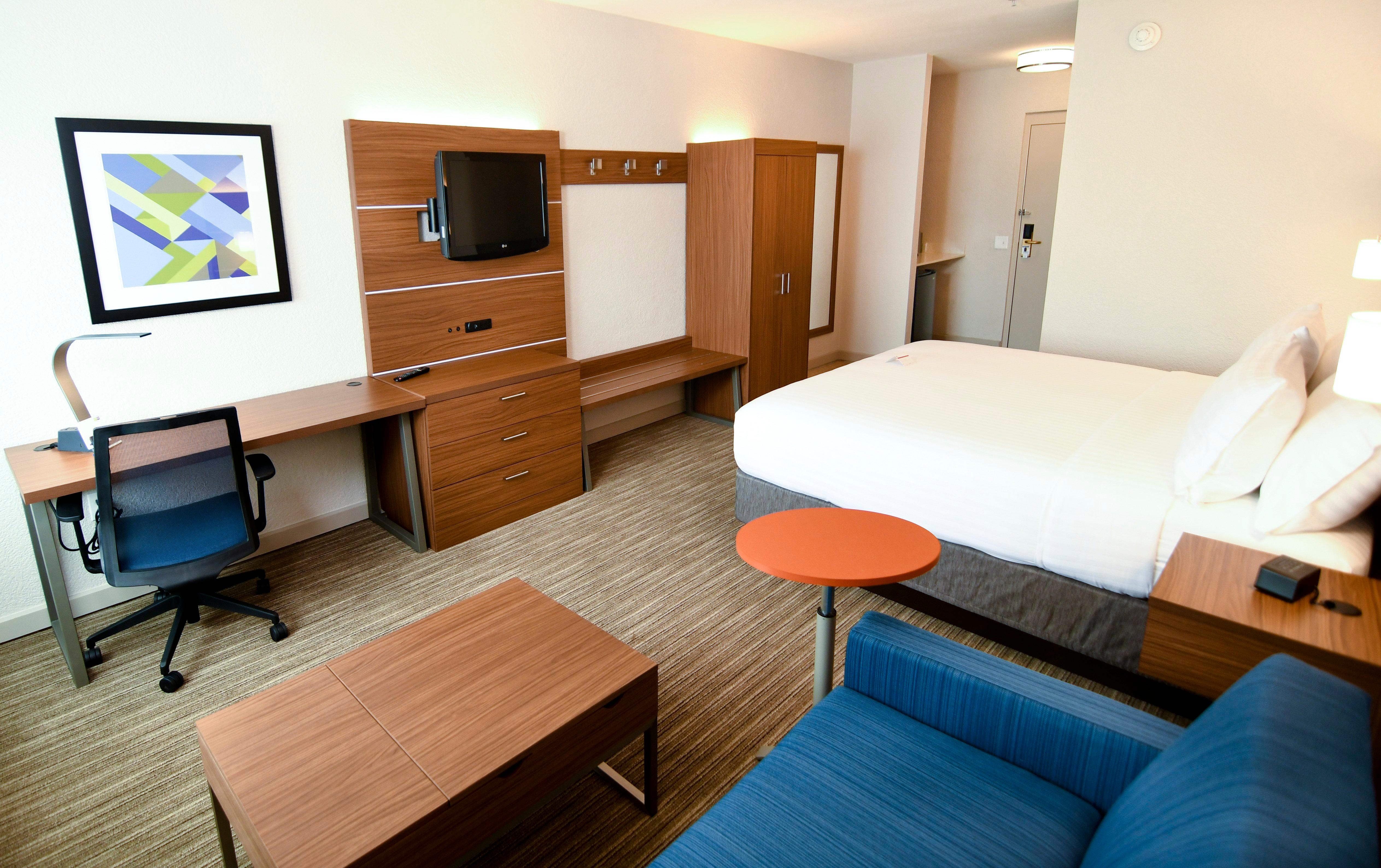 غرفة بسرير كينج، Holiday Inn Express Hotel And Suites Port Clinton Catawba Island 7/10