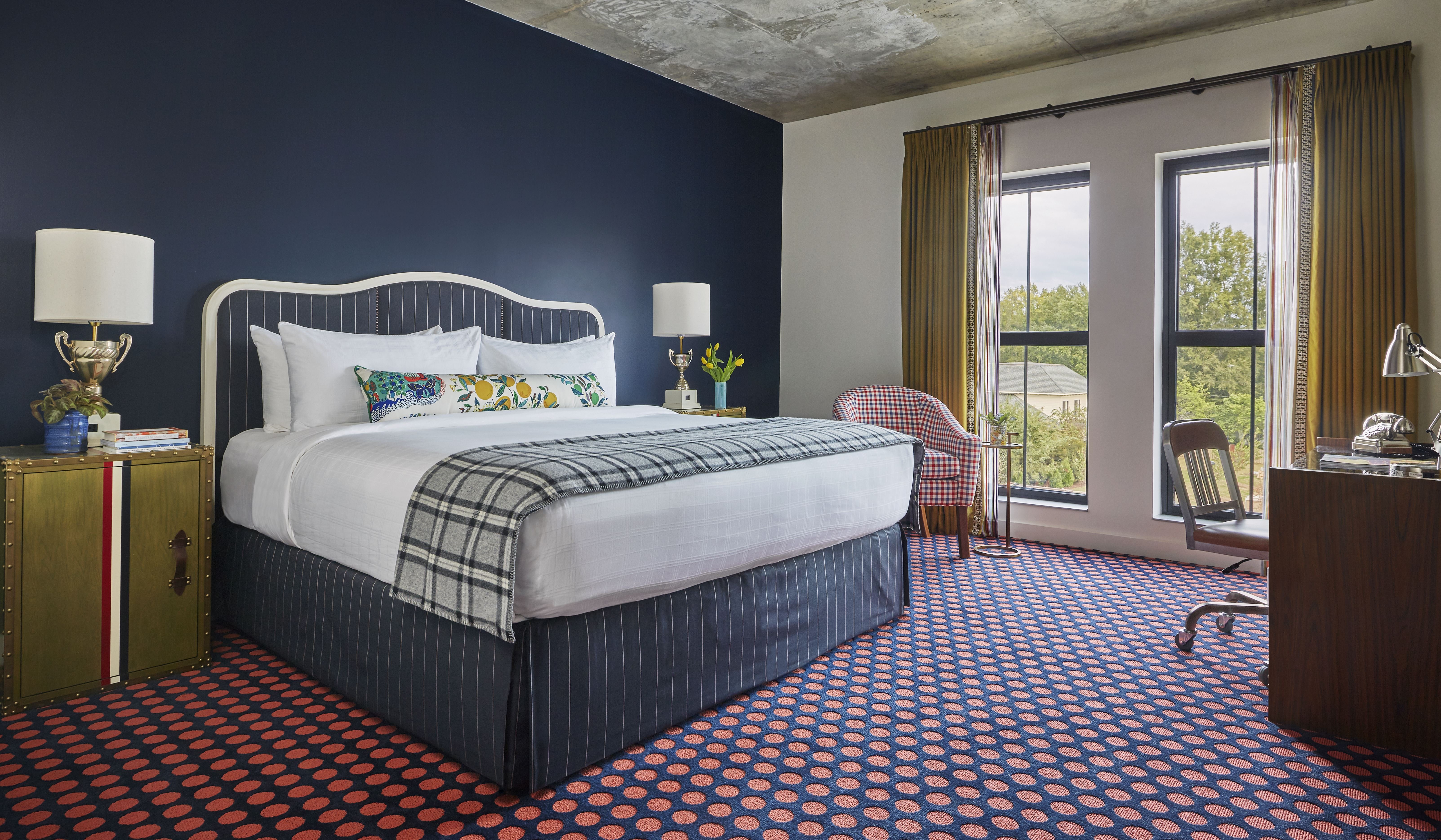 Graduate, King Bed