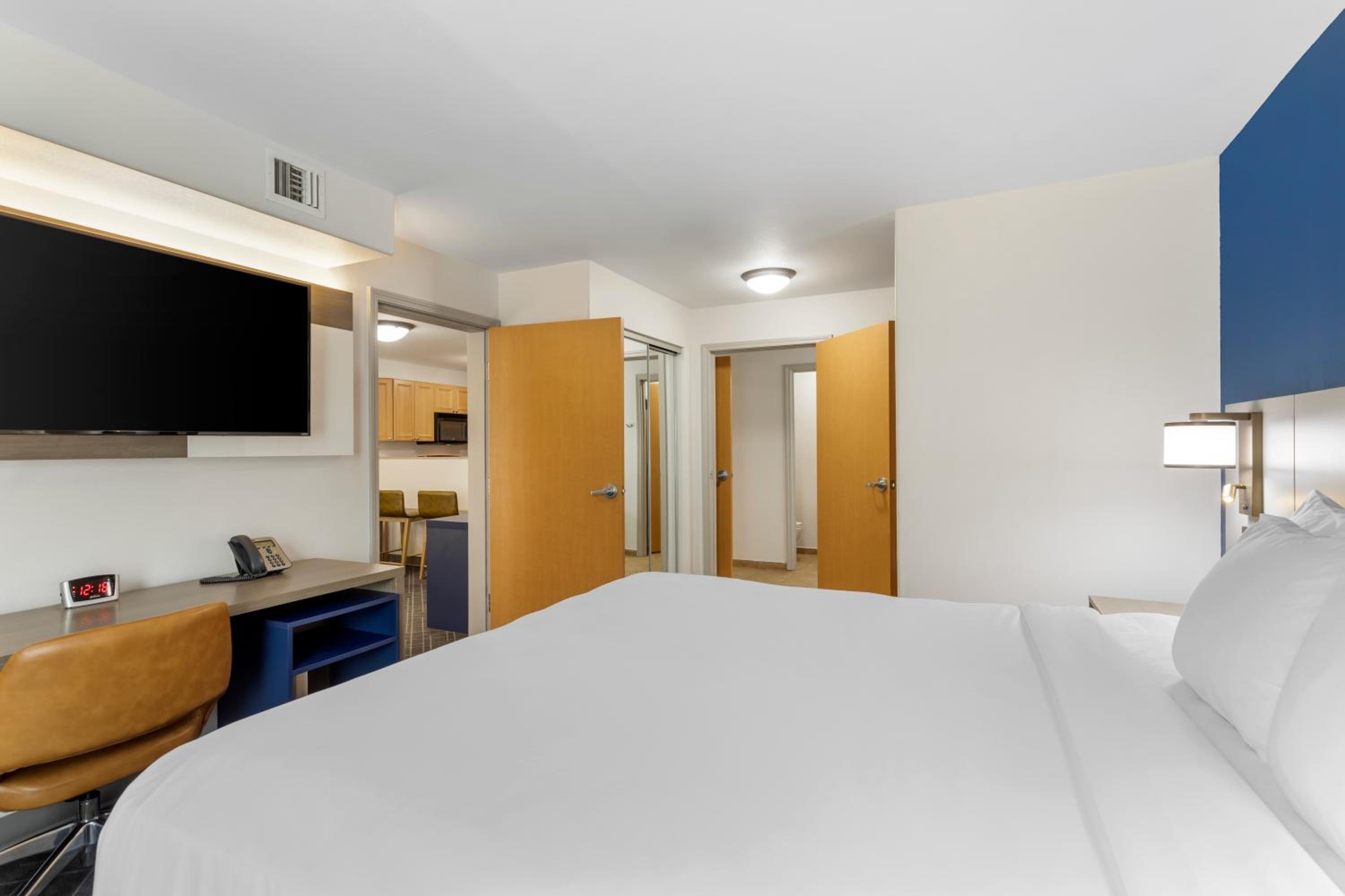 Efficiency, Suite, 2 King Beds