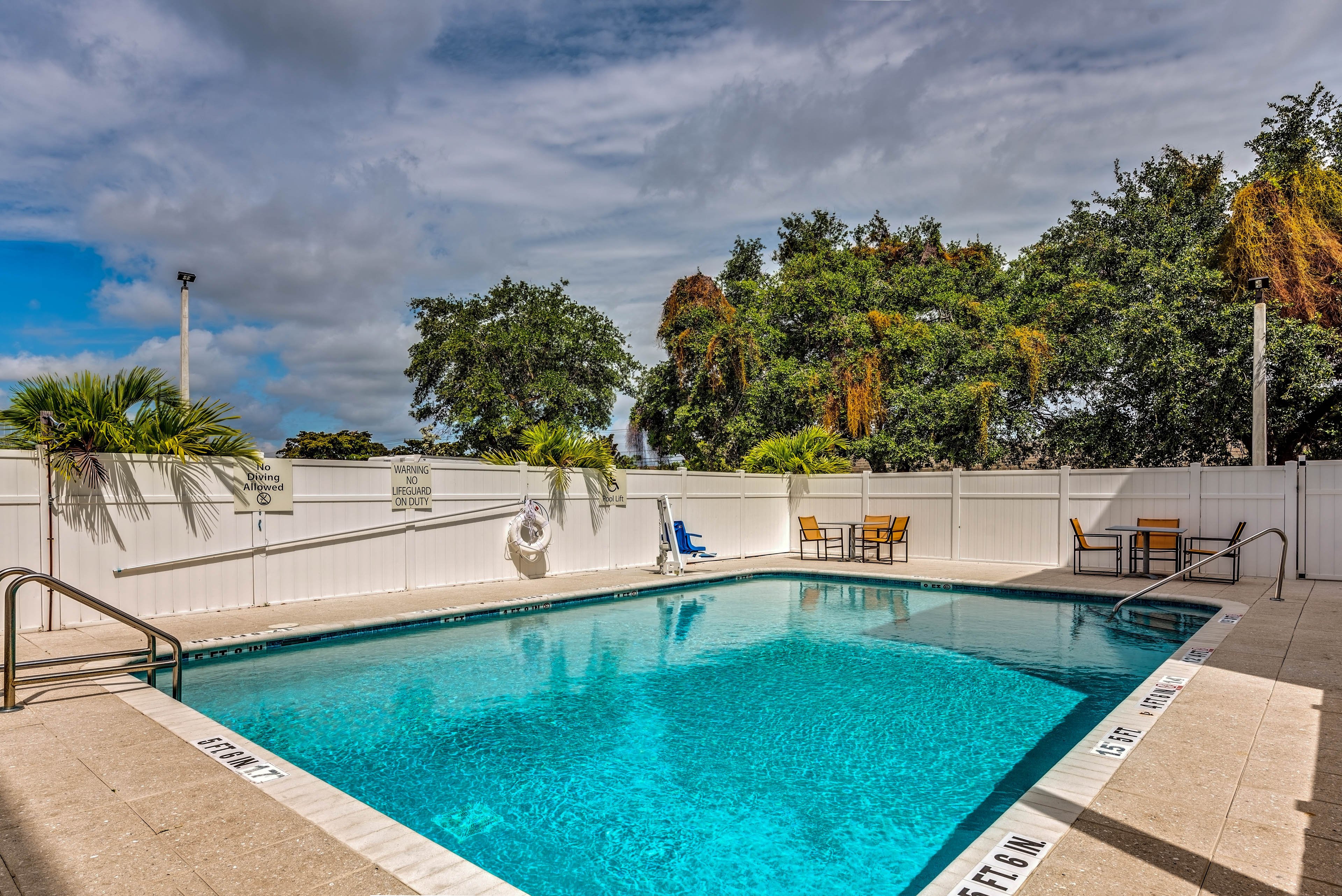Holiday Inn Express Suites Boynton Beach West 68/71