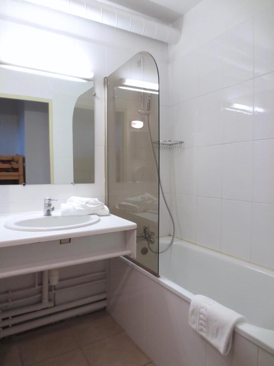 Room, Double or Twin Bed, Pool View, Hotel Residence Anglet Biarritz Parme 2/2