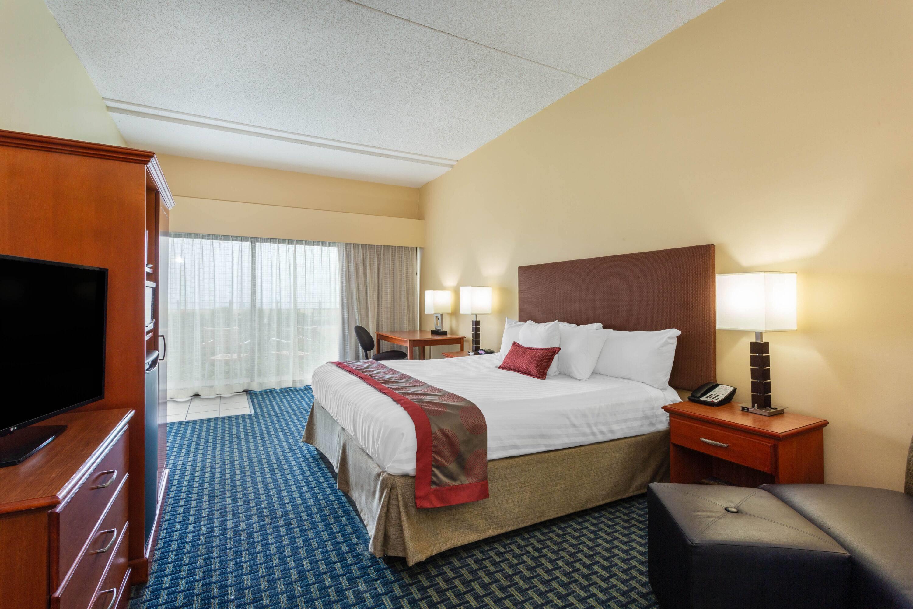 Room, King Bed, Ocean Front, Accessible