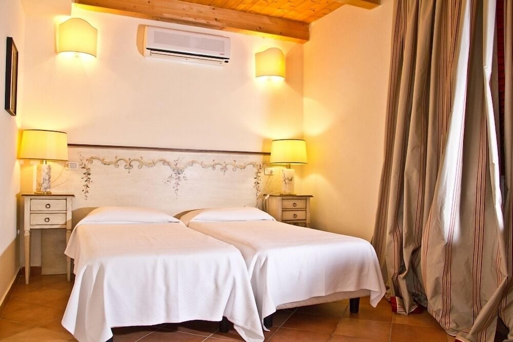 APARTMENT, TWIN BEDS