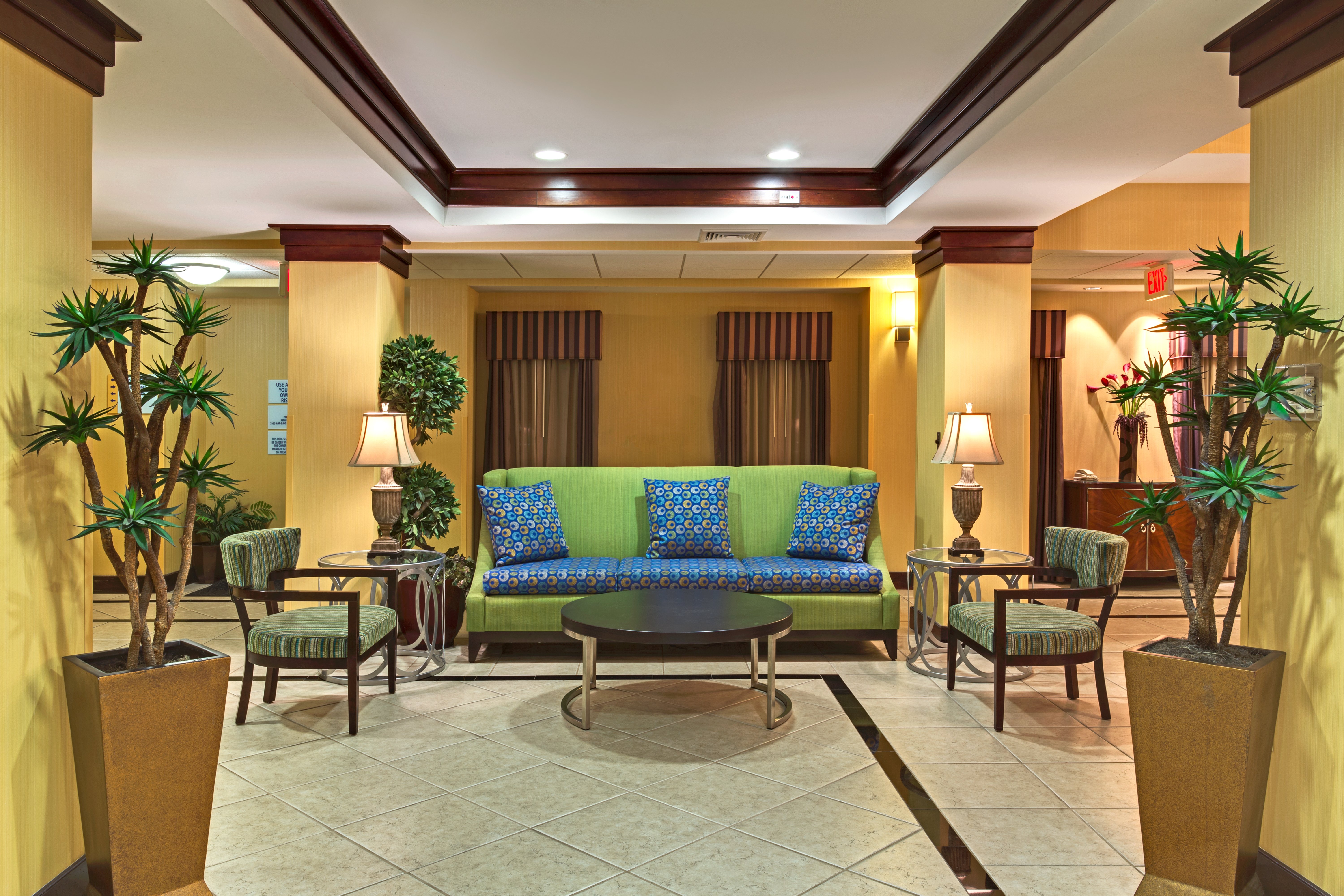 Holiday Inn Express & Suites Tower Center New Brunswick 24/39