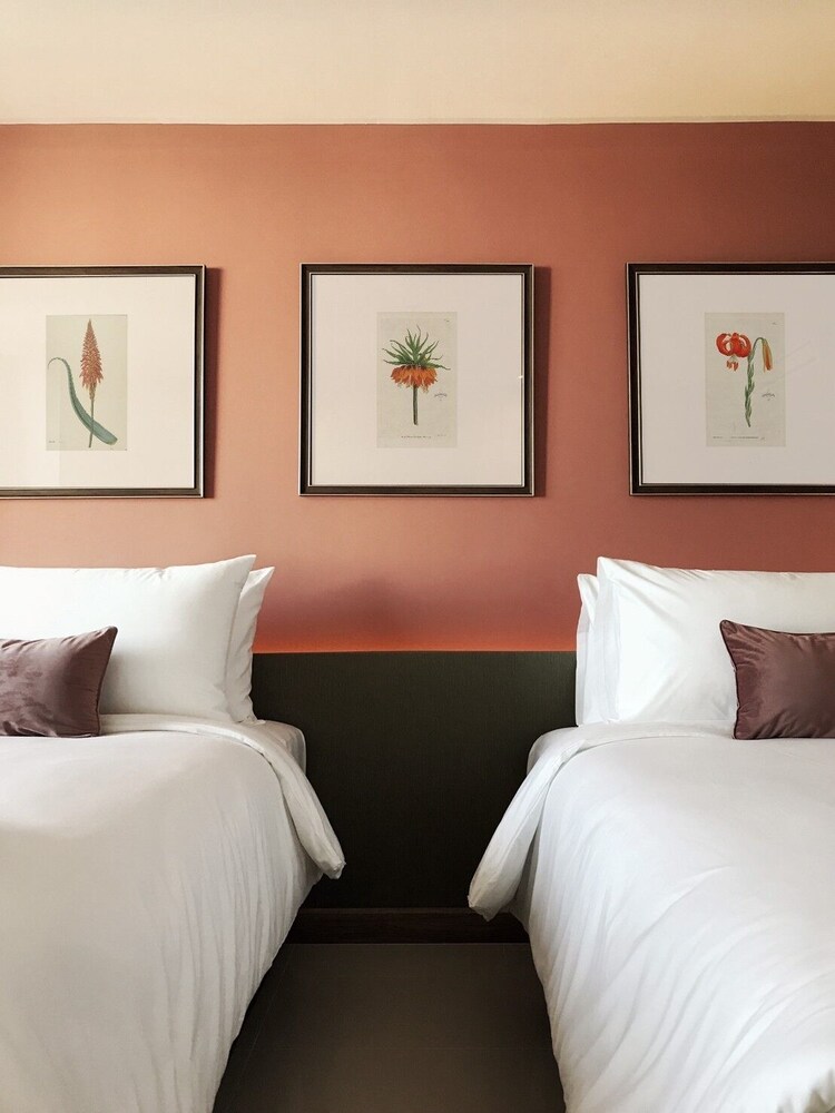 PREMIER, TWIN BEDS