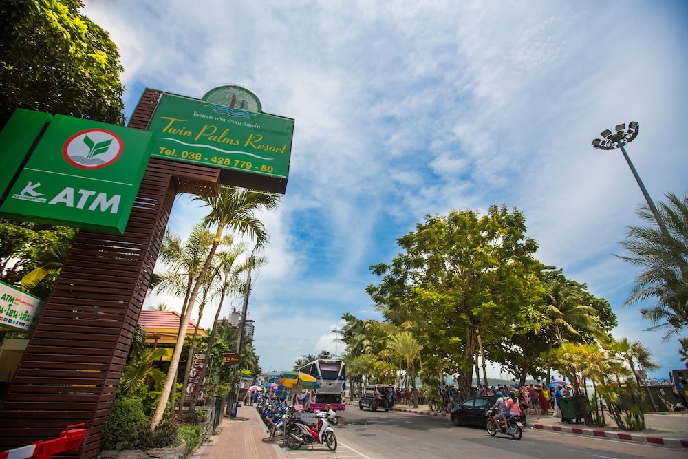 Twin Palms Resort 50/52