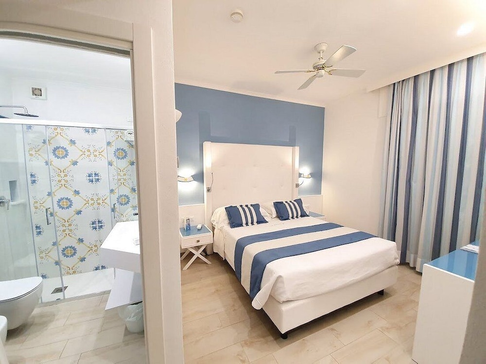غرفة بسرير كوين بشرفة، Aurora Hotel & Suites Sul Mare 5/10
