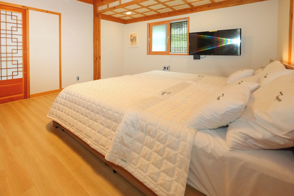 Wiyeonjae Hanok Stay 17/49