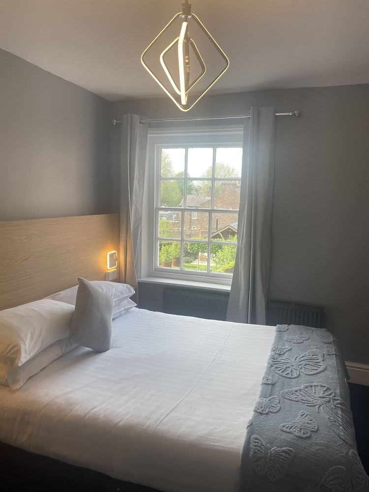 OYO Diamonds Inn 17/70