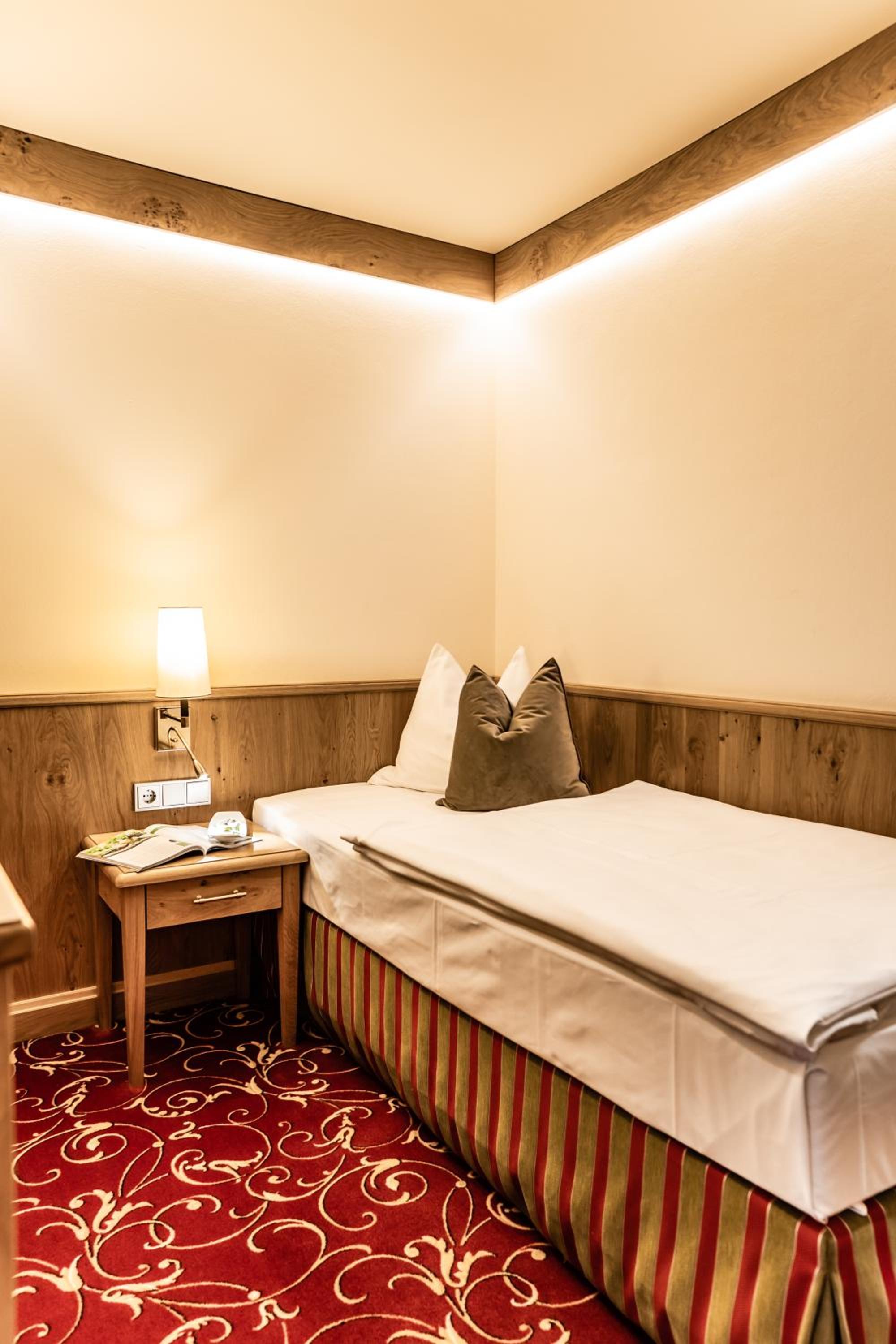 Room, Triple, Street View، Hubertushof 2/8