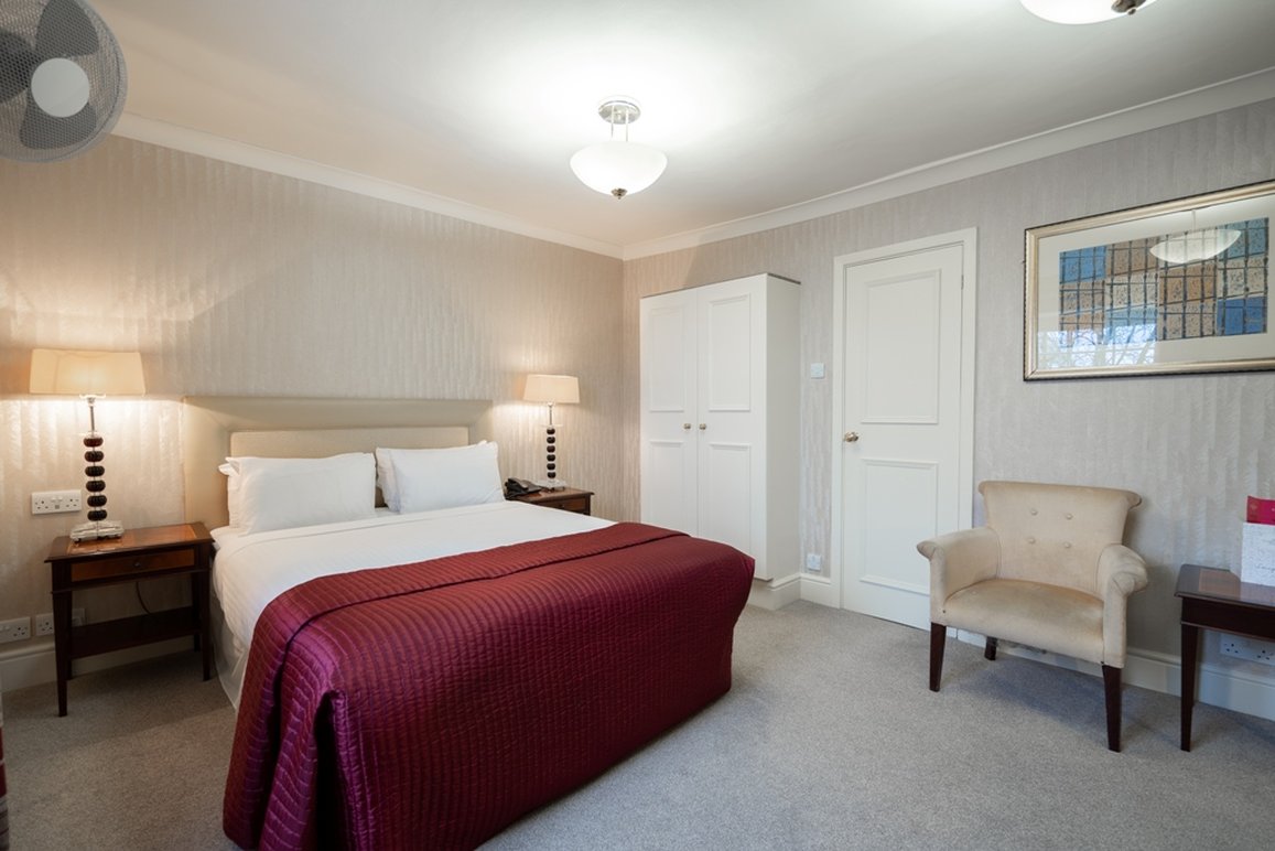 THE CLARENDON HOTEL 18/50