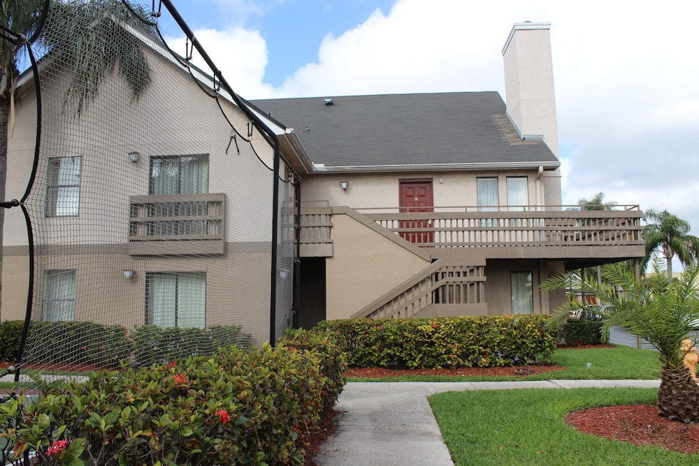 DORAL INN & SUITES MIAMI AIRPORT WEST 34/43