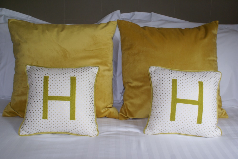 Haley s Hotel 36/65