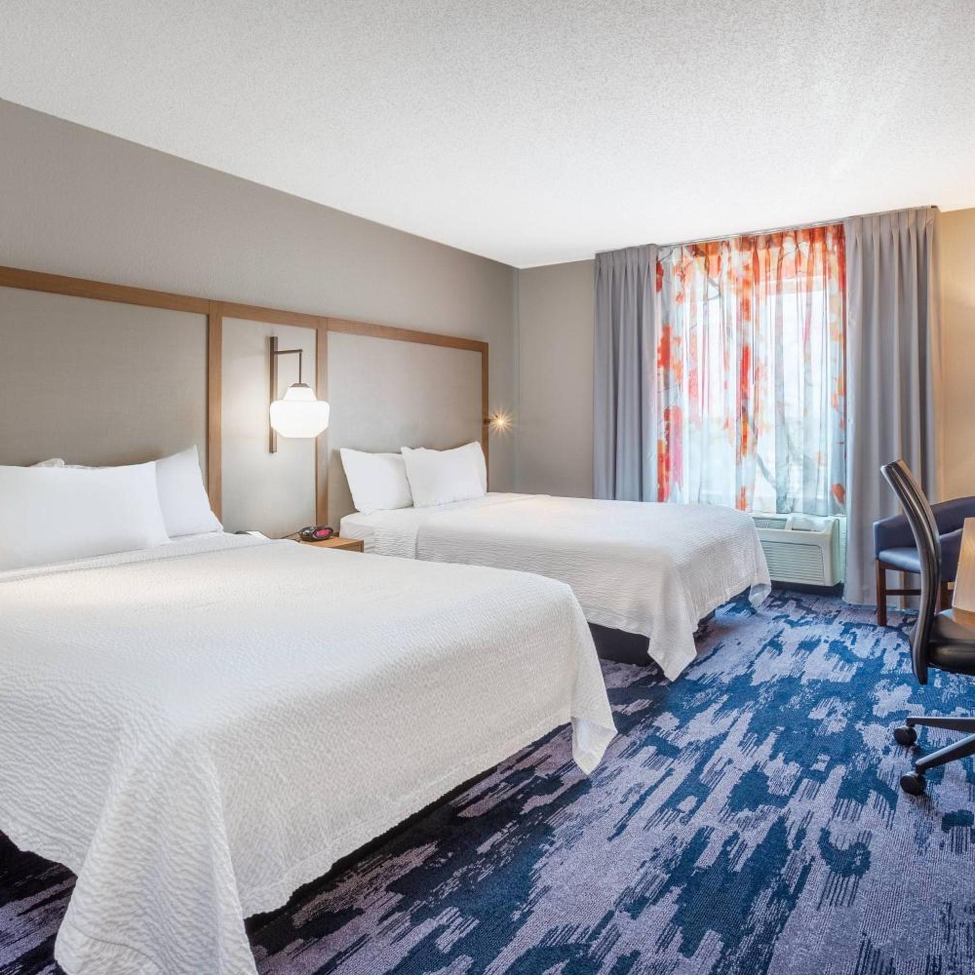 Room, 2 Queen Beds, Bathtub, Accessible