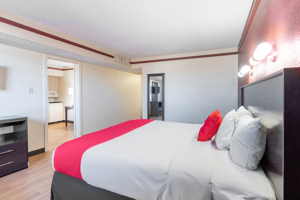 Hotel Tulsa N Sheridan Rd and Airport 11/23