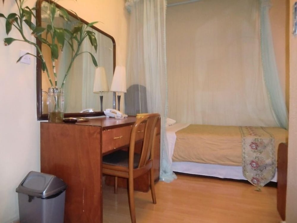 Fang Fang Hotel 10/50